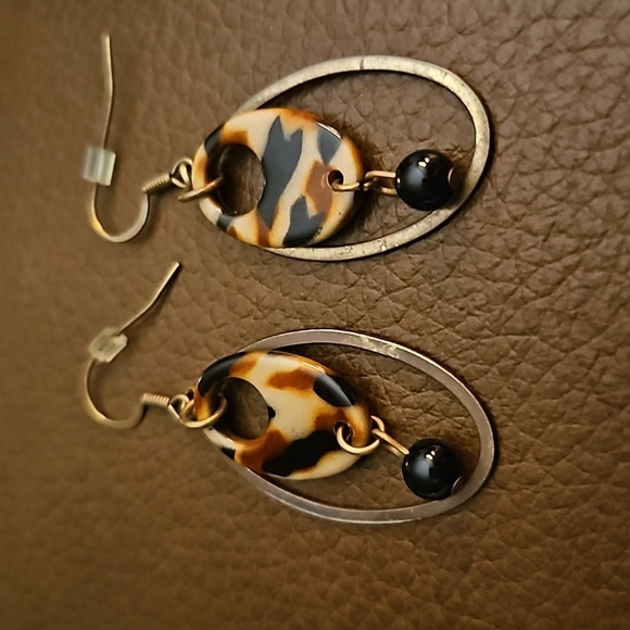 3/$30 Vintage 1990s Oval Animal Print Dangle Hook Earrings - Picture 3 of 4